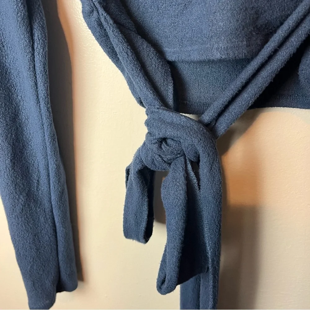Out From Under Edith Fleece Wrap Top Blue Sweater Knit Size Large Navy Blue UO - Picture 5 of 6